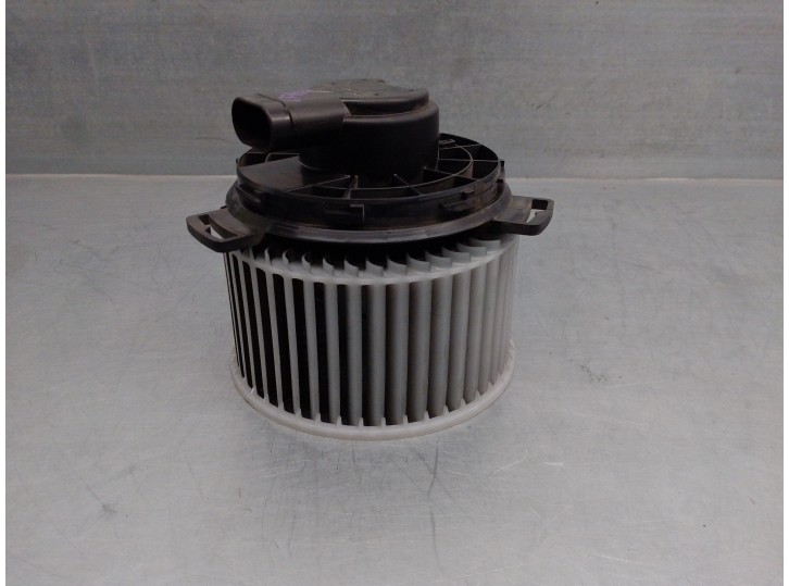 Recambio de motor calefaccion para mazda 3 lim. (bl) 1.6 16v cat referencia OEM IAM 8727000860 BBP261B10 