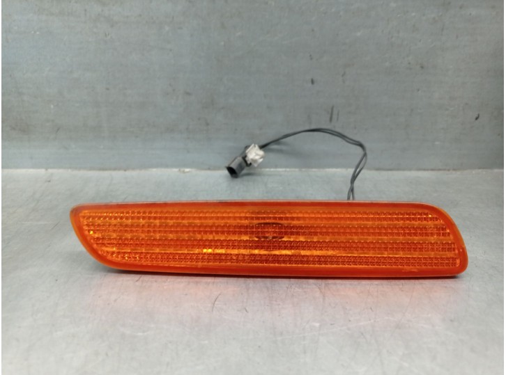 Recambio de piloto lateral izquierdo para volvo v40 station wagon (645) 1.9 di referencia OEM IAM 30888128  34400106