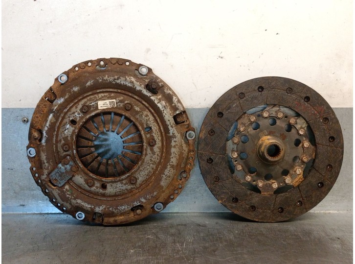 Recambio de kit embrague para nissan nv400 furgoneta (x62, x62b) dci 135 referencia OEM IAM 302054176R  