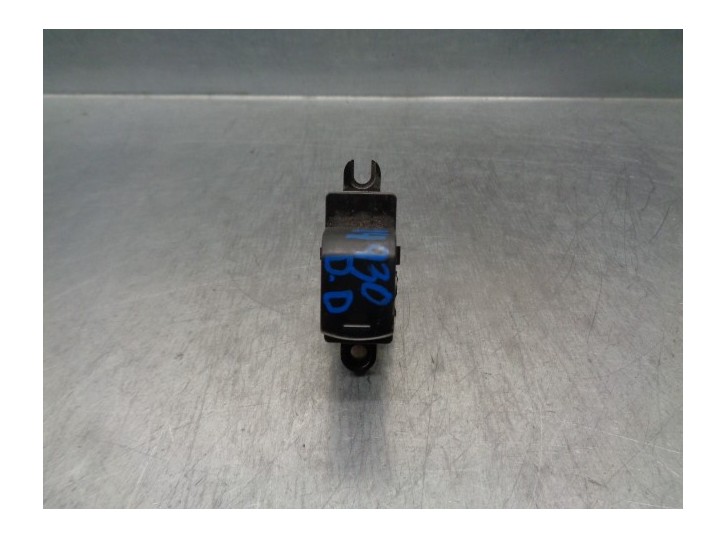 Recambio de mando elevalunas delantero derecho para subaru legacy kombi/outback b14 2.0 diesel cat referencia OEM IAM 83071FG100