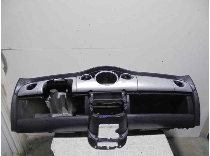 Recambio de salpicadero para mini r50 , r53 cooper referencia OEM IAM 51457128609 NEGRO 