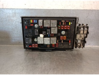 Recambio de caja reles / fusibles para opel astra j lim. 1.7 16v cdti referencia OEM IAM 13313205 