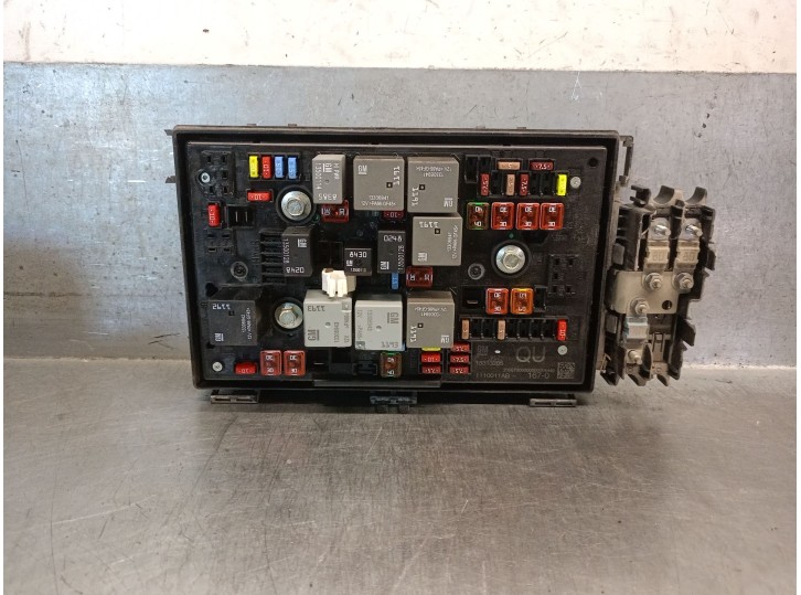 Recambio de caja reles / fusibles para opel astra j lim. 1.7 16v cdti referencia OEM IAM 13313205 
