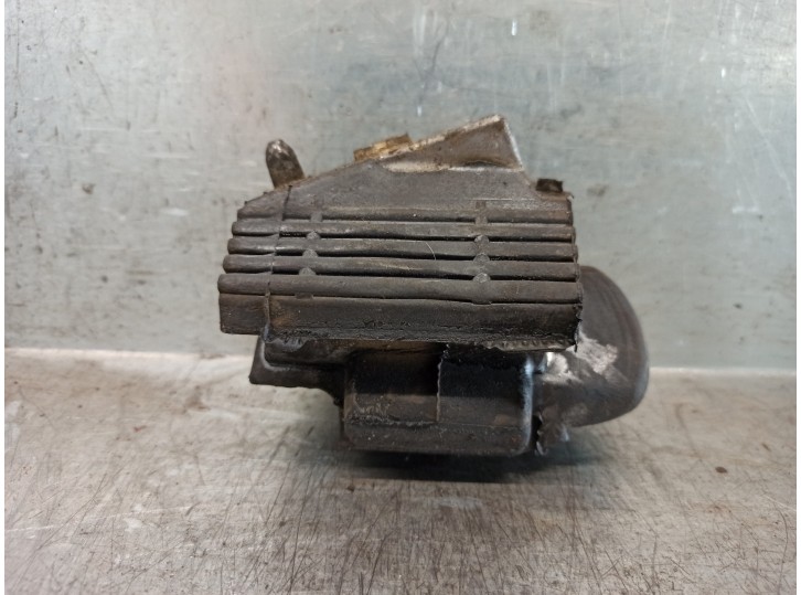 Recambio de soporte motor izquierdo para volkswagen crafter caja cerrada 2.5 tdi dpf referencia OEM IAM 2E0199379E 
