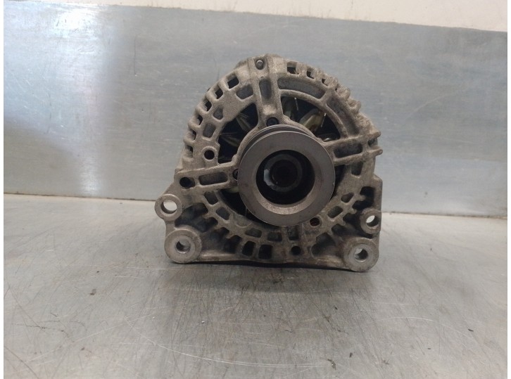 Replacement alternator for Volkswagen Golf V sedan (1K1) 1.4 16V OEM IAM reference 036903024J 0124325127 BOSCH