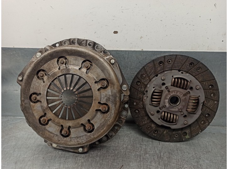 Replacement clutch kit for Peugeot 206 saloon 1.9 diesel OEM IAM reference 9654787880 