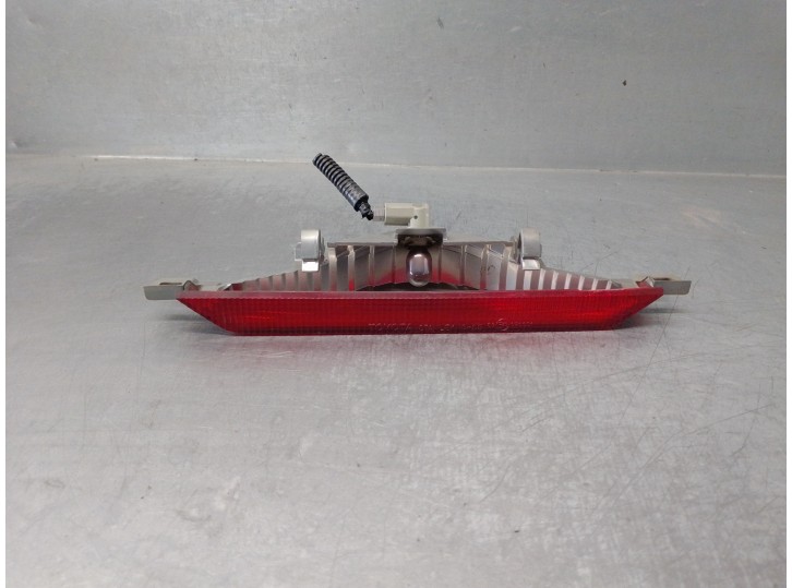 Recambio de luz central de freno para toyota avensis verso (m20) 1998 referencia OEM IAM 8157013160  5 PUERTAS