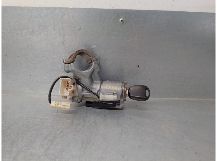 Replacement ignition switch for Toyota Avensis Verso (m20) 1998 OEM IAM reference 45020287 