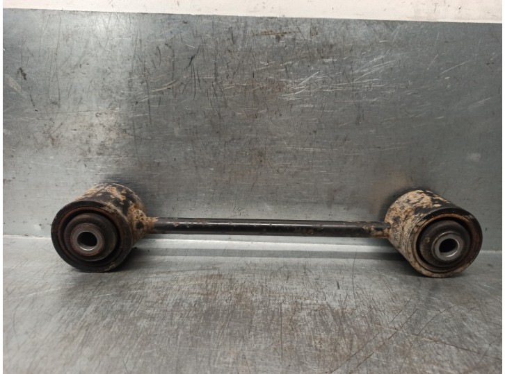 Recambio de brazo suspension superior trasero derecho para ssangyong actyon 2.0 td cat referencia OEM IAM 4540108100  