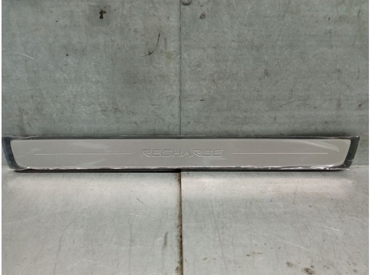 Recambio de embellecedor para volvo xc40 (536) recharge referencia OEM IAM 32132599 32132599 