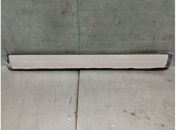 Recambio de embellecedor para volvo xc40 (536) recharge referencia OEM IAM 32132599 32132599 