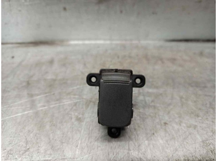 Recambio de mando elevalunas trasero izquierdo para kia soul 1.6 cat referencia OEM IAM 4865201110 