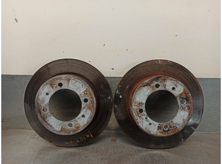 Replacement rear brake disc for Volvo S40 saloon 1.8 CAT OEM IAM reference 30872940 
