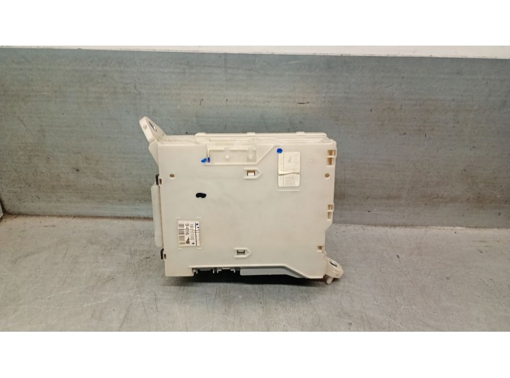 Replacement relay/fuse box for Lexus IS II (_E2_) 220d (ALE20) OEM IAM reference 8267253040 8267253040 