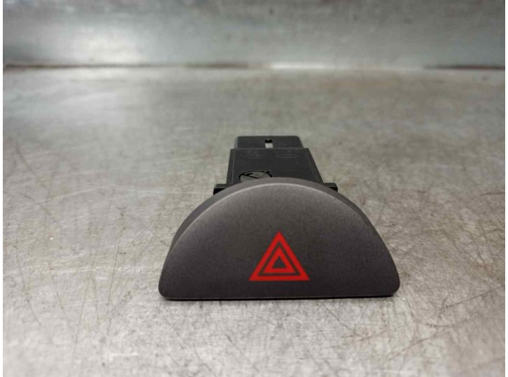 Recambio de warning para kia soul 1.6 cat referencia OEM IAM 864W01404  