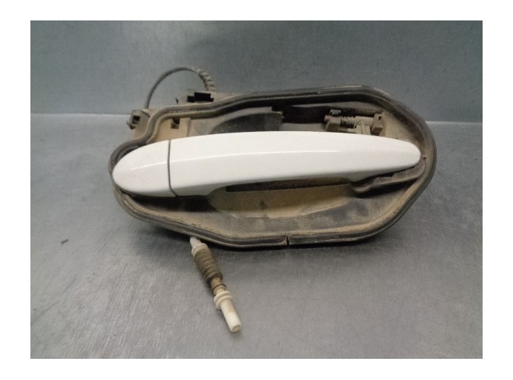 Replacement right rear exterior door handle for BMW X3 (E83) 3.0 turbodiesel OEM IAM reference 3330984 5 DOORS