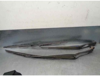 Recambio de brazo limpia delantero derecho para mitsubishi grandis (na0w) 2.0 di-d cat referencia OEM IAM 8250A270  