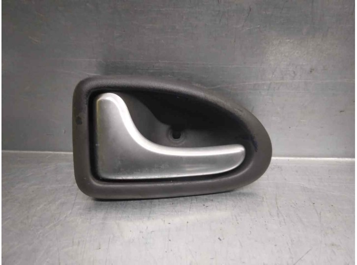 Replacement front left interior door handle for Renault Scenic (JA..) 1.9 DCi diesel CAT OEM IAM reference 7700415974 5 P