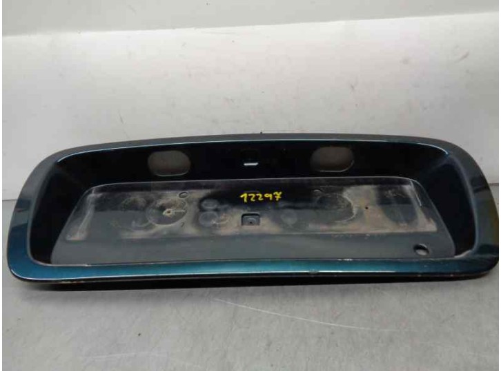 Recambio de molduras traseras para kia sephia ll 1.5 cat referencia OEM IAM OK2A150745  