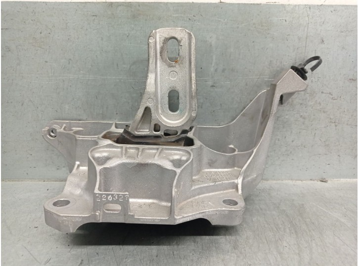Replacement left engine mount for Opel Corsa F (P2JO) 1.2 (68) OEM IAM reference 9824296180 4A109750