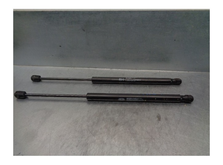Replacement trunk / tailgate struts for Kia Sportage 1.6 cat OEM IAM reference 817703W000 