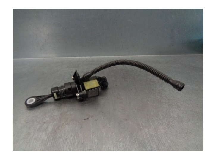 Recambio de bomba embrague para volkswagen polo 1.6 tdi dpf referencia OEM IAM 2Q0721388  