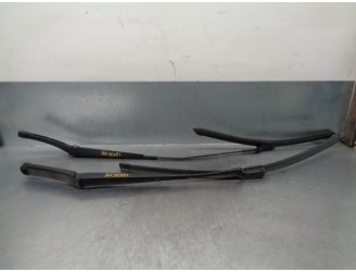 Recambio de brazo limpia delantero derecho para volkswagen polo 1.6 tdi dpf referencia OEM IAM 2G1955409 2G1955410 