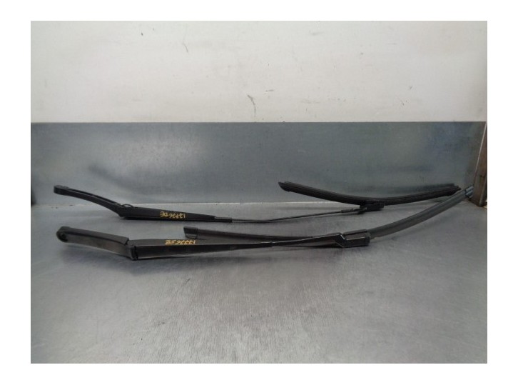 Recambio de brazo limpia delantero derecho para volkswagen polo 1.6 tdi dpf referencia OEM IAM 2G1955409 2G1955410 