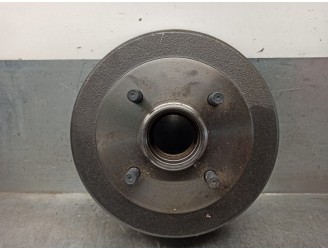 Recambio de tambor freno trasero para ford fiesta berl./courier referencia OEM IAM 0986477049  