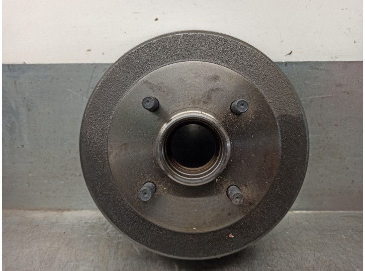 Recambio de tambor freno trasero para ford fiesta berl./courier referencia OEM IAM 0986477049 