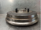 Recambio de tambor freno trasero para ford fiesta berl./courier referencia OEM IAM 0986477049 