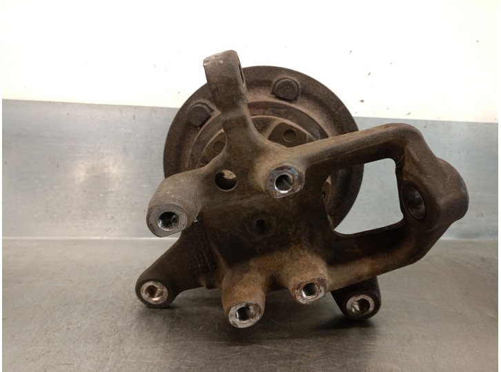Replacement front left stub axle for Mercedes-Benz Sprinter 4-T Box/Chassis (B904) 412 D OEM IAM reference 9043320201 