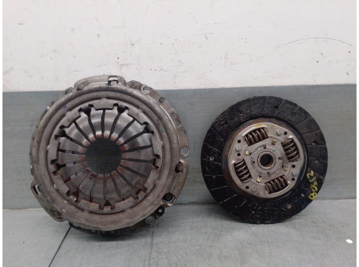 Recambio de kit embrague para dacia sandero ii 1.0 12v cat referencia OEM IAM 302101852R 302052207R 