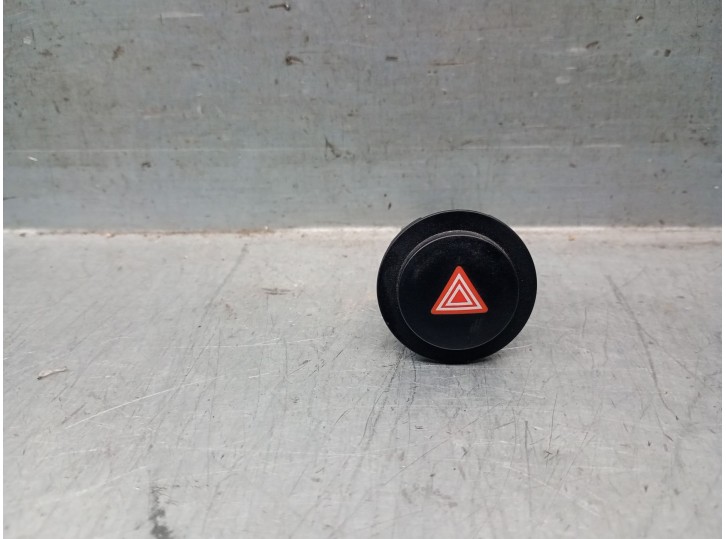Replacement hazard warning switch for Citroën C1 II (PA_, PS_) 1.0 VTi 72 OEM IAM reference B000778280 B000778280 