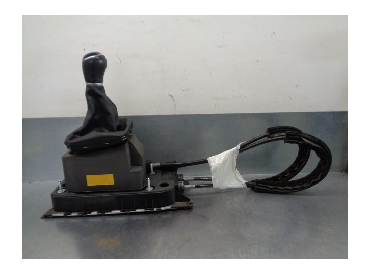 Recambio de palanca cambio para volkswagen polo 1.6 tdi dpf referencia OEM IAM 5Q0711061F  