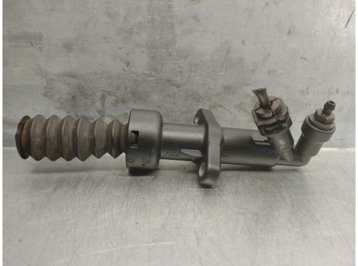 Replacement clutch slave cylinder for Citroën Jumpy 2.0 HDi FAP OEM IAM reference 2182Y8 FTE