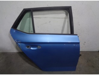 Recambio de puerta trasera derecha para skoda fabia 1.2 tsi referencia OEM IAM 6V6833056A AZUL CLARO 5 PUERTAS