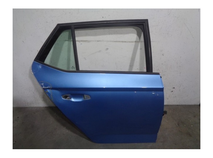 Recambio de puerta trasera derecha para skoda fabia 1.2 tsi referencia OEM IAM 6V6833056A AZUL CLARO 5 PUERTAS
