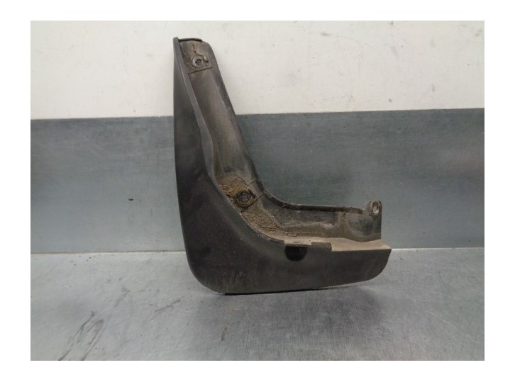 Recambio de faldon trasero para kia opirus 3.5 v6 cat referencia OEM IAM 86843F000  