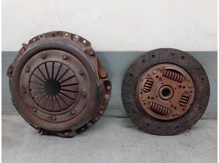 Replacement clutch kit for Citroën Jumper closed box (1) 2.5 Diesel CAT OEM IAM reference 2050X7 