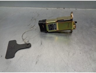 Recambio de motor tapa deposito combustible para kia opirus 3.5 v6 cat referencia OEM IAM 957203C000 