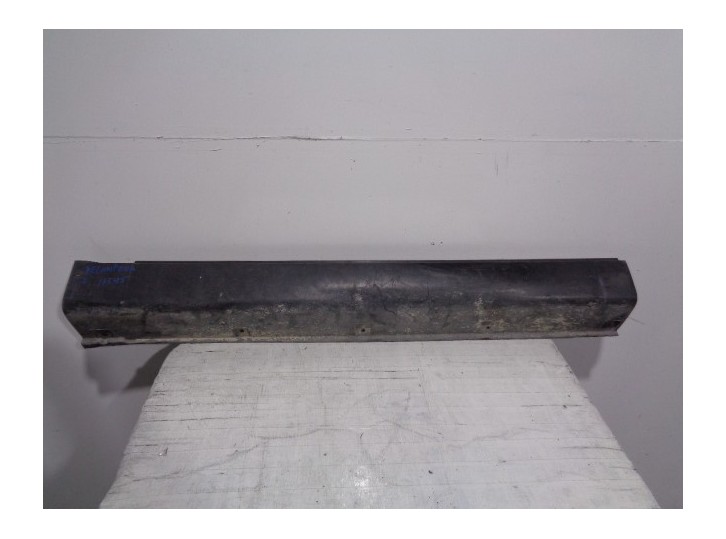 Recambio de faldon lateral para ssangyong actyon 2.0 td cat referencia OEM IAM 7957731000 NEGRO TEXTURADO DELANTERO IZQUIERDO