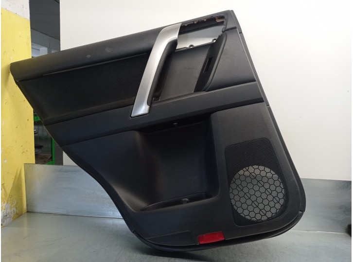Recambio de guarnecido puerta trasera izquierda para toyota land cruiser (j15) 2.8 turbodiesel cat referencia OEM IAM 67776X1M03