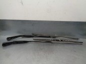 Replacement front right wiper arm for Nissan Primera berl./familiar (P10/W10) 2.0 16V cat OEM IAM reference 