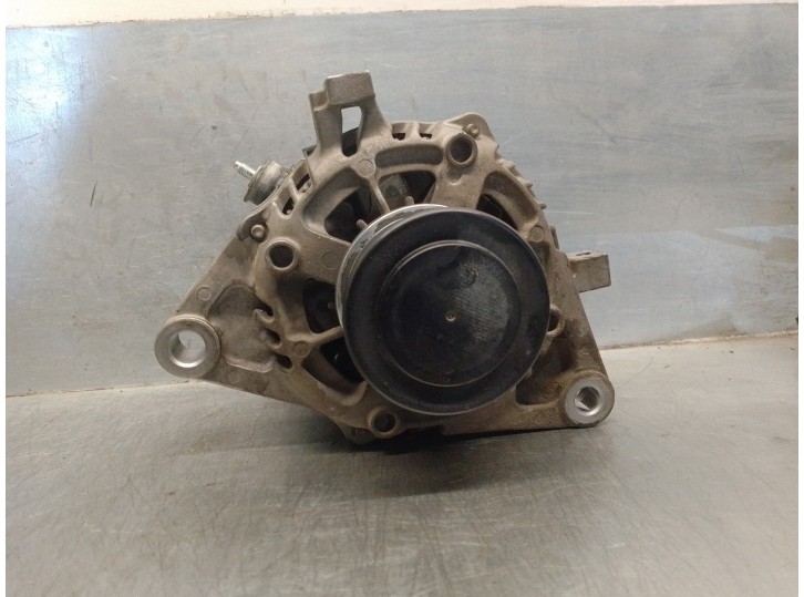 Recambio de alternador para toyota land cruiser (j15) 2.8 turbodiesel cat referencia OEM IAM 2706011180 1042113950 DENSO