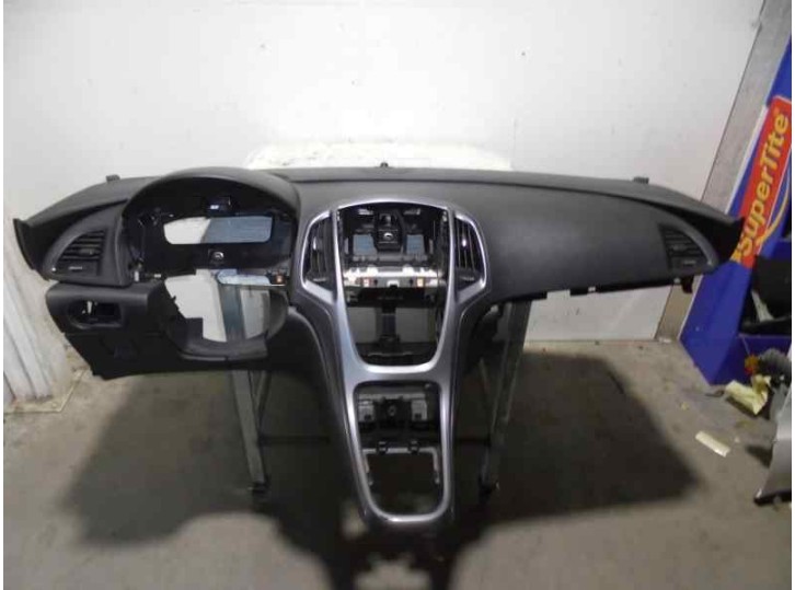 Recambio de salpicadero para opel astra j gti 1.4 sedan p10 referencia OEM IAM 2201335 NEGRO 