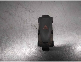 Replacement hazard warning switch for dacia dokker 1.5 dci diesel fap cat OEM IAM reference 