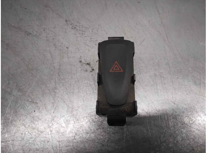 Replacement hazard warning switch for dacia dokker 1.5 dci diesel fap cat OEM IAM reference 