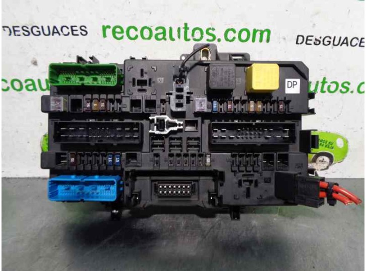 Recambio de caja reles / fusibles para opel astra gtc 1.6 16v referencia OEM IAM 13181278 5DK00866931 