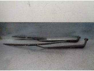 Replacement front right wiper arm for Toyota Corolla (E12) 2.0 turbodiesel CAT OEM IAM reference 